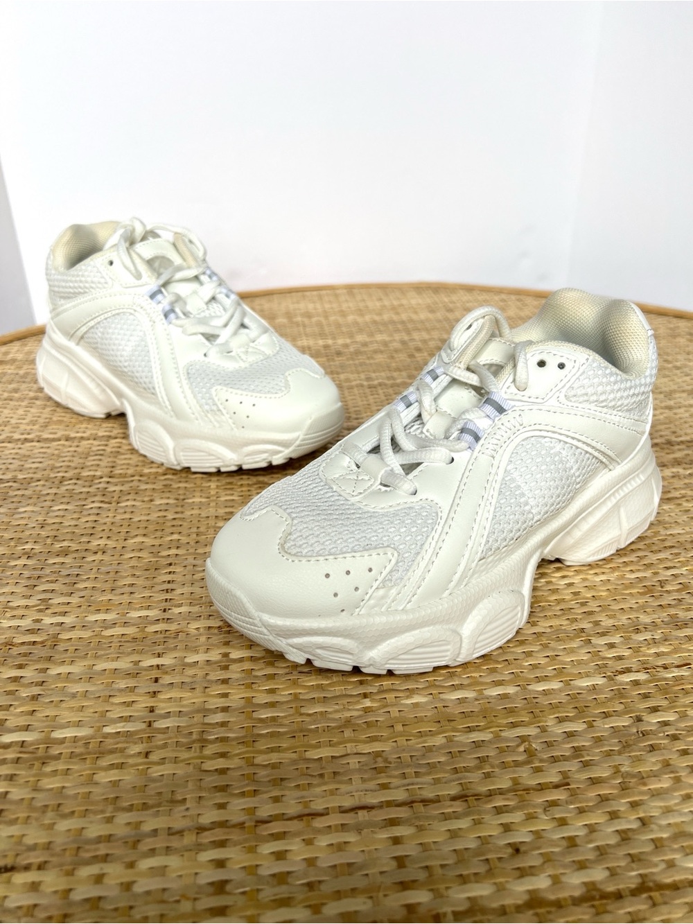 Conzuri Zenotex 2.5” Height Boost Lifted Athletic Shoes White - Unisex M 4.5/W 6